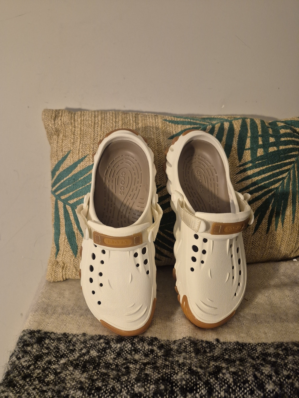Crocs Men’s Clog Sandals Slip-On Straps Rubber White/Tan US 11